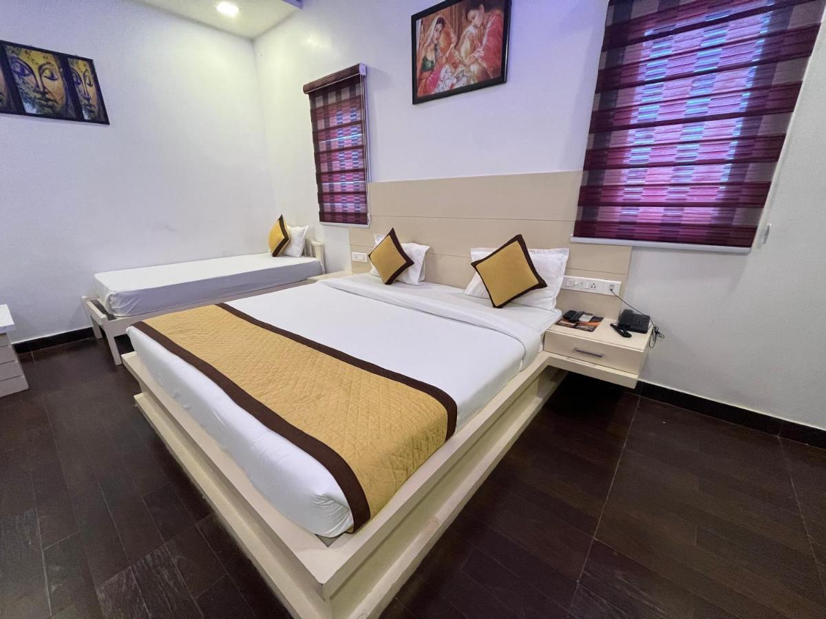 Hotel Sahib'S Red Carpet - The Family & Corporate Hotel Agra  Bilik gambar